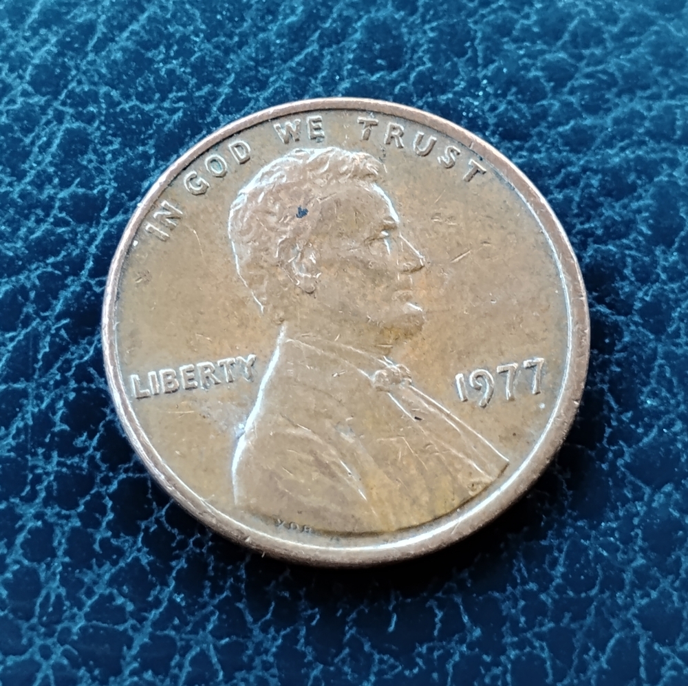 1977 Lincoln Penny Coin No Mint Mark Some Corrosion Stains Circulated